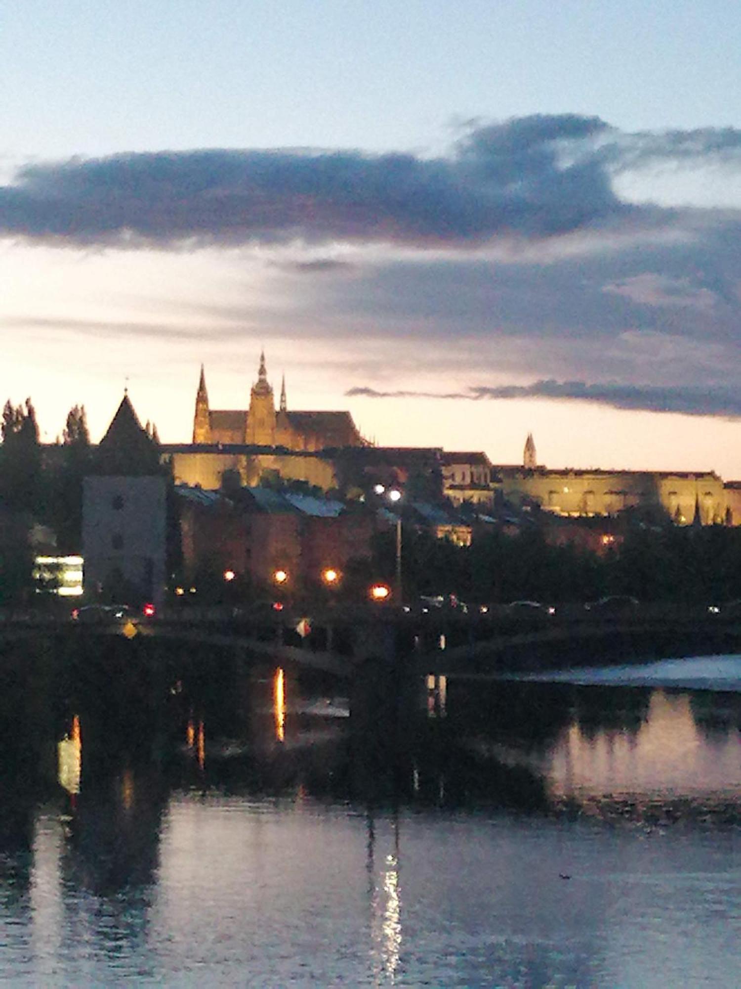 Apartment Valentinka Minutes Away From Charles Bridge Prag