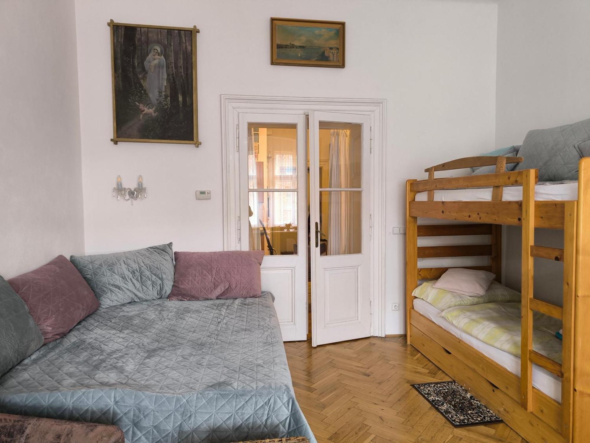 Valentinka Minutes Away From Charles Bridge Apartment Prag